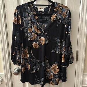 Beacon V-Neck Roll tab Sleeve 1X top